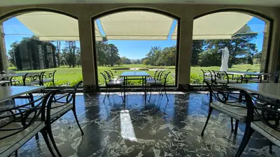 Terraza del Club House con vista a la cancha
